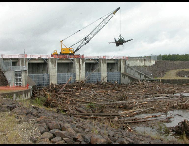  A crane operator removes debris from the floodgates at the Chena River Lakes Flood Control Project in August 2008. Photo by Ned Rozell. 