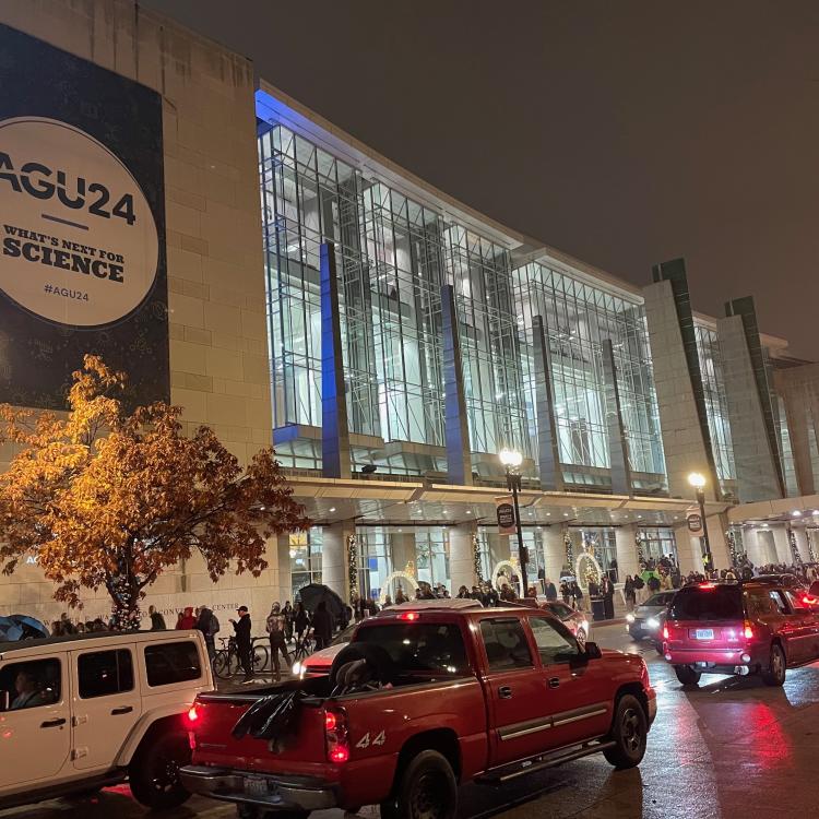 The Walter Washington Center in downtown Washington, D.C., hosted the 25,000 scientists who attended the Fall Meeting of the American Geophysical Union from Dec. 9-13, 2024. Photo by Ned Rozell.